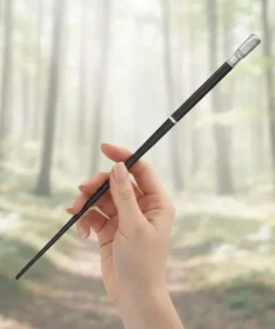 Coffret de baguette magique de luxe graves perceval authentique, métal et résine, motifs fantastiques détaillés avec support élégant, boîte cadeau sorcier.