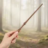 Coffret de baguette magique de luxe luna authentique, métal et résine, motifs fantastiques détaillés avec support élégant, boîte cadeau sorcier.