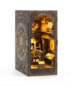 Serre-livre miniature en bois rétro éclairé sur le thème de l'astronomie avec télescope et cartes célestes.