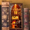 Book nook Magic Academy serre-livres décoratif miniature avec éclairage LED.