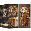 Book nook en bois au design steampunk avec éclairage LED intégré, engrenages détaillés et montgolfière miniature