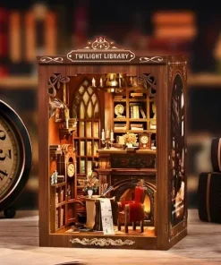 Alternative view of Maquette Book Nook Magic Twilight - Serre-livres décoratif - 17,5cm