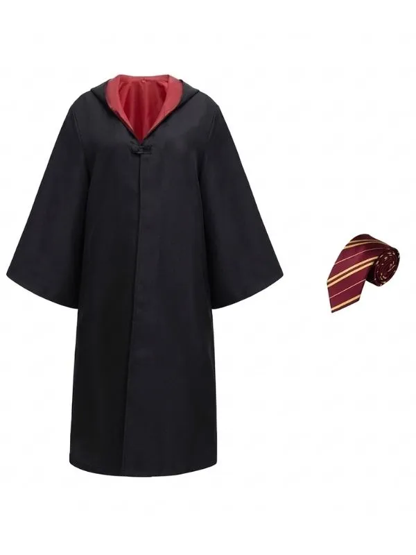 Panoplie complète Apprenti Sorcier : robe noire Poudlard, blason maison et cravate assortie rouge rayée.