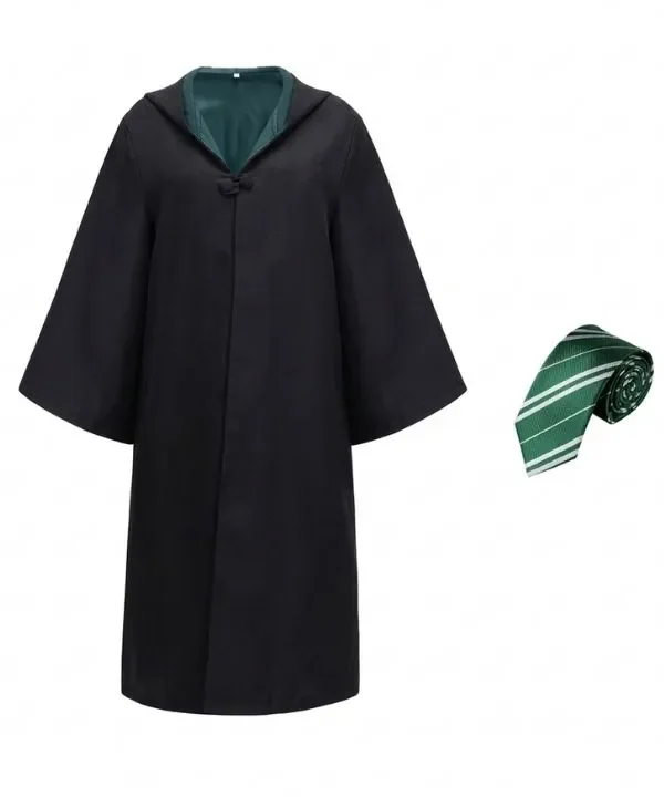 Panoplie complète Apprenti Sorcier : robe noire Poudlard, blason maison et cravate assortie verte.