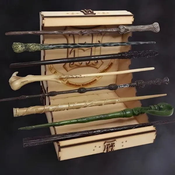 Coffret en bois avec collection de baguettes magiques artisanales Harry Potter.