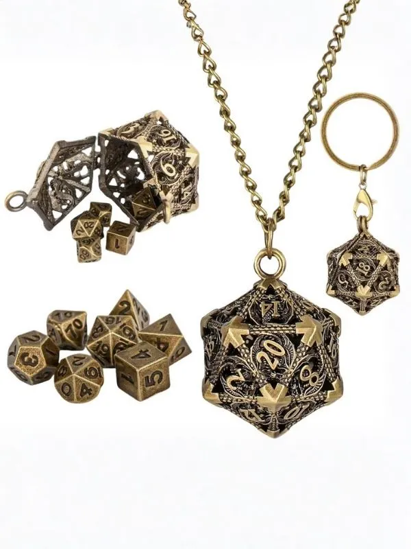 Collier pendentif en forme de dé D20 ciselé en bronze antique s'ouvrant pour contenir un mini set de dés polyédriques pour jeu de rôle.