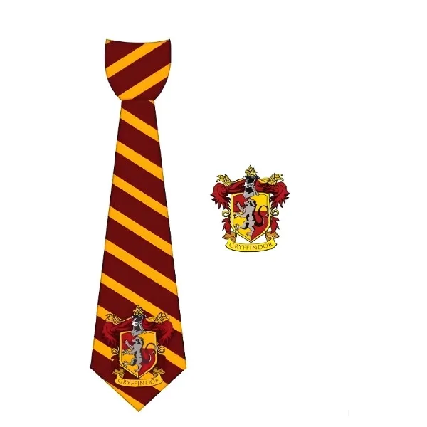 Cravate rayée rouge et or Gryffondor avec blason de la maison pour uniforme scolaire Poudlard.