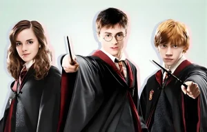 Harry Potter tenant sa baguette magique en tenue de Gryffondor, photo promotionnelle du film.
