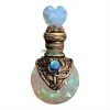 Fiole de potion magique artisanale Élixir d'Eternité tenue à la main, décoration fantastique avec détails de racines en bronze et bouchon en forme de cœur.
