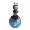Fiole de potion magique décorative bleue avec cristaux et bouchon orné d'un croissant de lune, style fantastique et mystique, 15 cm.