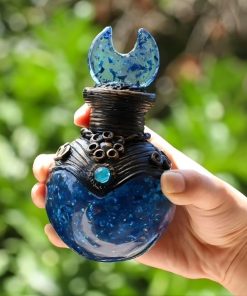 Alternative view of Fiole de potion magique "Lune Celeste" avec cristaux bleus- 14.5 cm