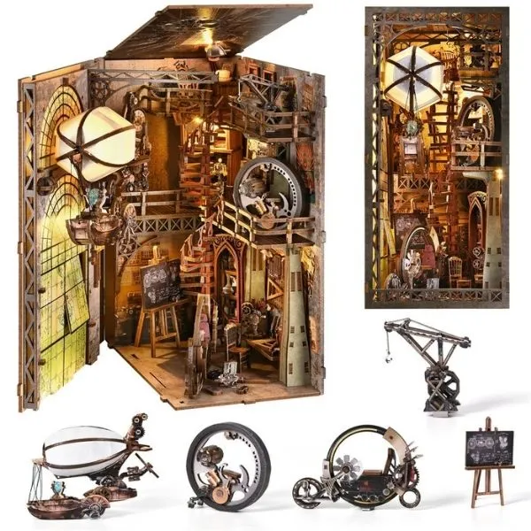 Maquette de serre-livres miniature en bois de style steampunk avec éclairage LED, présentant un atelier fantastique avec un dirigeable, des engrenages mécaniques et un escalier en colimaçon.