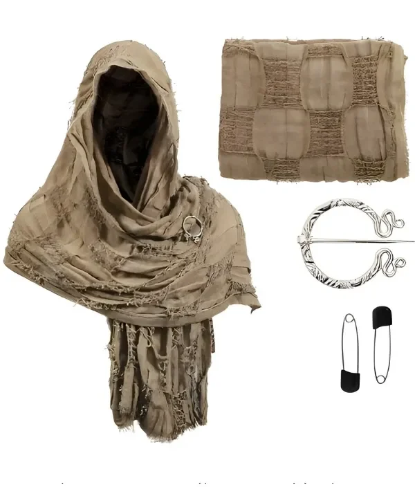 Cape voyageur distressed avec broche argentée, parfait pour cosplay et GN.