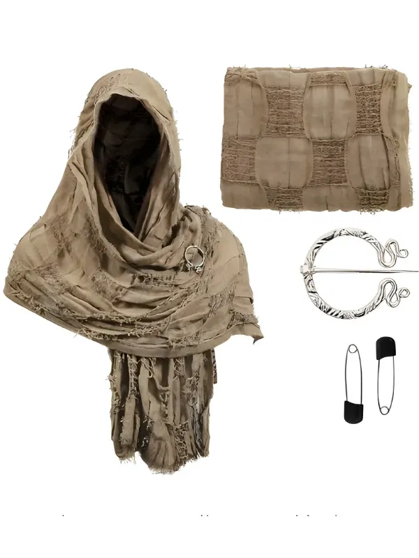 Cape voyageur distressed avec broche argentée, parfait pour cosplay et GN.