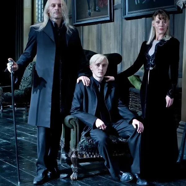 Lucius, Narcissa et Drago Malefoy, une lignée de sorciers sang-pur attachée à la pureté du sang.