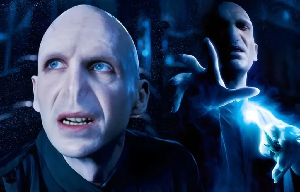 Lord Voldemort : Portrait de mage sombre aux yeux clairs univers fantastique et grimoire