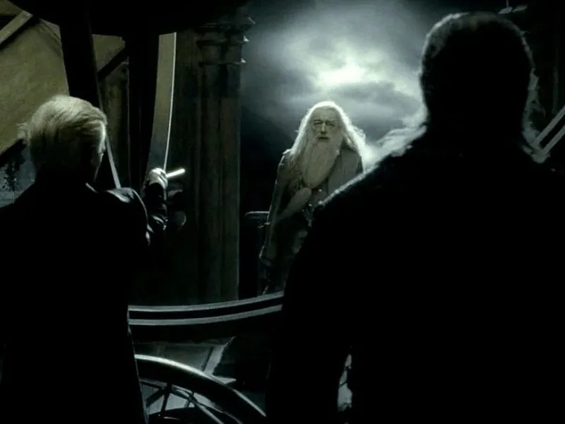 Severus Rogue rencontre Albus Dumbledore nuit sombre colline trahison Voldemort