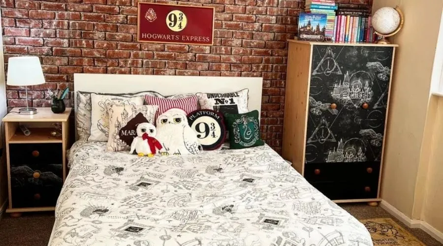 Décoration de chambre Harry Potter pour adolescente 14-16 ans : parure de lit, coussins et plaque Voie 9 3/4