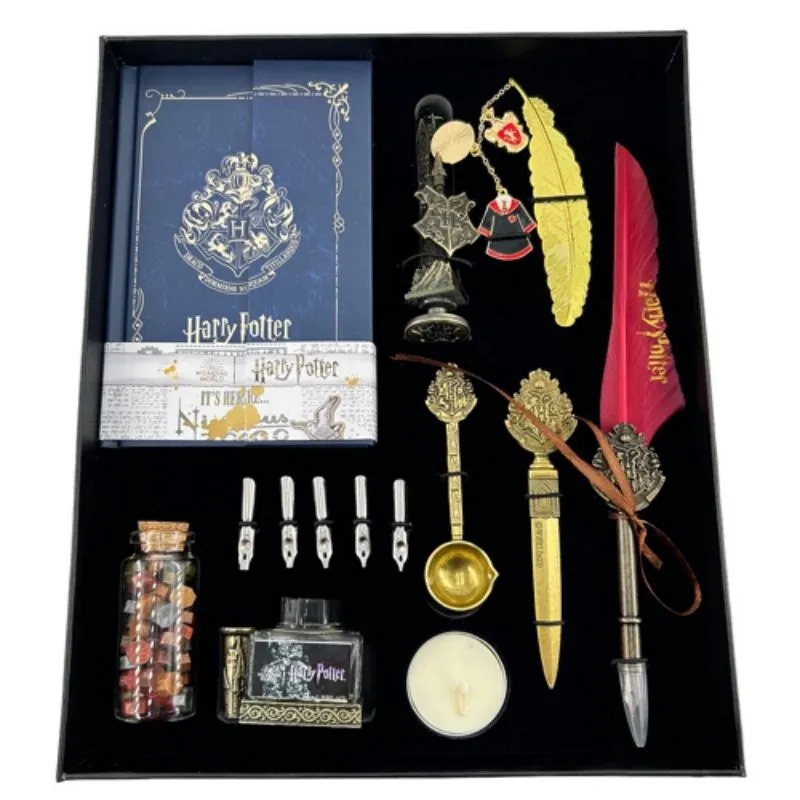 Coffret calligraphie Harry Potter avec carnet Poudlard et accessoires d'écriture.