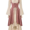 Robe longue médiévale crème et corset rose poudré à laçage, épaules dénudées.