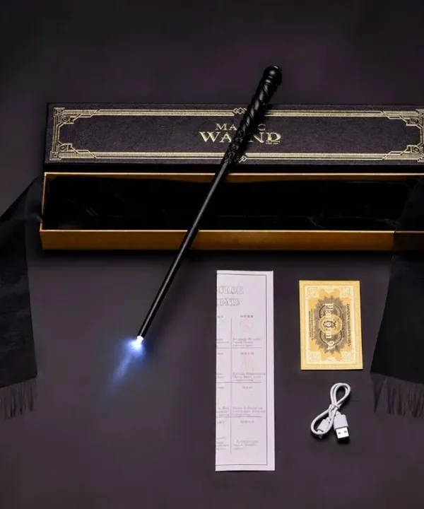 Baguette lumineuse mystique noire mate LED, manche sculpté, pour collection et cosplay.