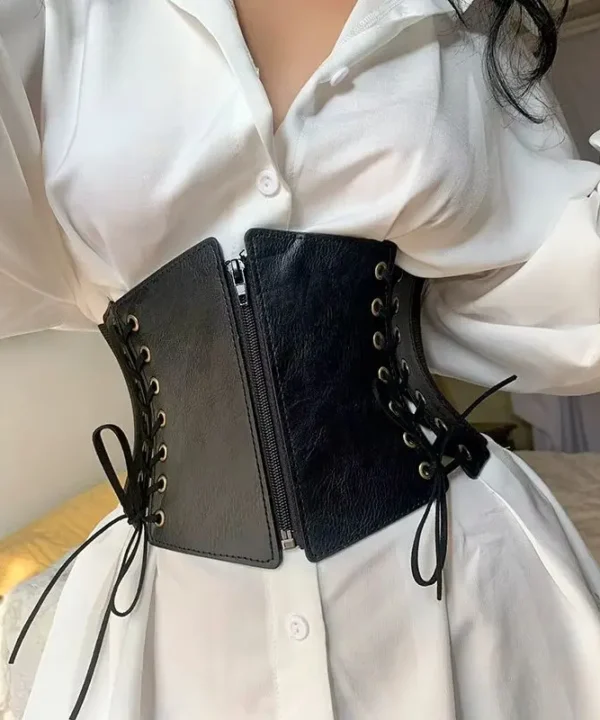 Ceinture corset noire style steampunk et médiéval avec bande extensible et laçage élégant.