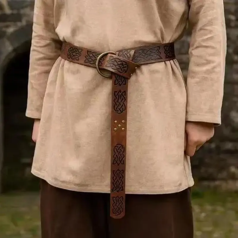 Ceinture celtique fantasy marron avec motifs entrelacés noirs en cuir PU pour cosplay médiéval.