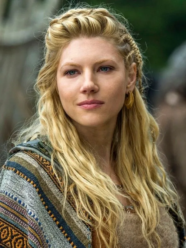 Gros plan sur le visage de Lagertha, personnage culte de Vikings