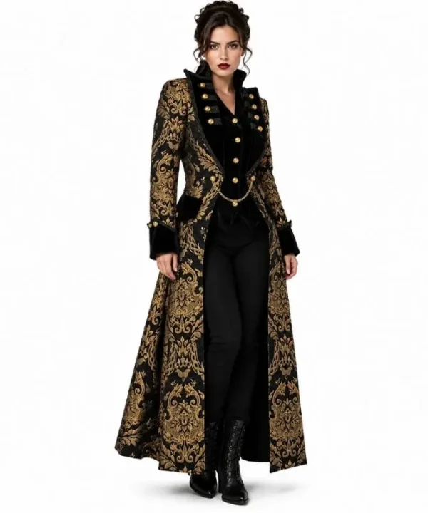 Manteau gothique brocart noir et or, coupe victorienne cintrée, laçage corset dos.