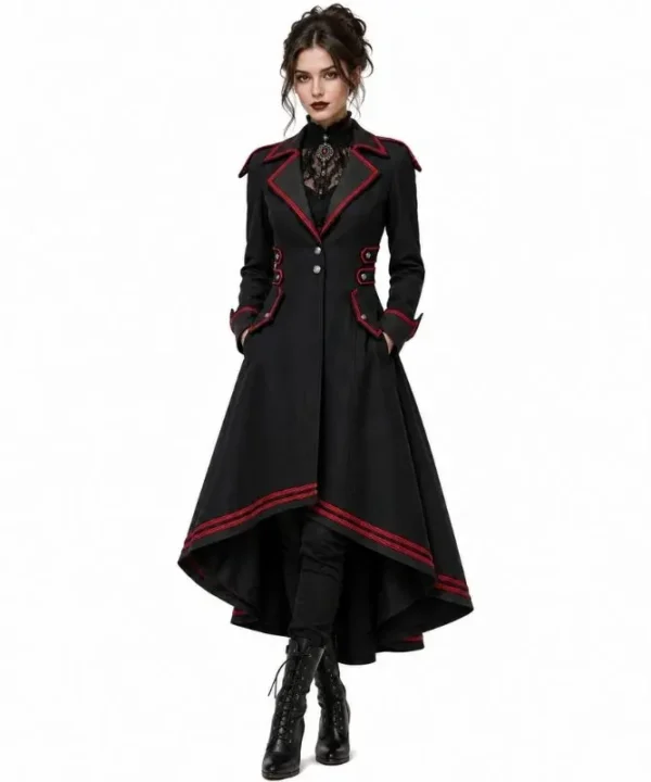 Trench gothique victorien femme noir, coupe asymétrique, liserets rouges, boutons ciselés.