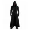 Manteau gothique noir homme style rôdeur, capuche profonde et poignets sanglés.