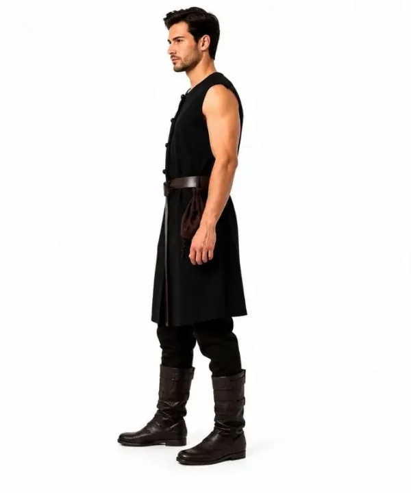 Tunique médiévale homme noire sans manches avec ceinture en similicuir et bracelets de protection