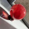Sphère rouge en quartz naturel avec poli miroir et support en bois pour pratiques mystiques