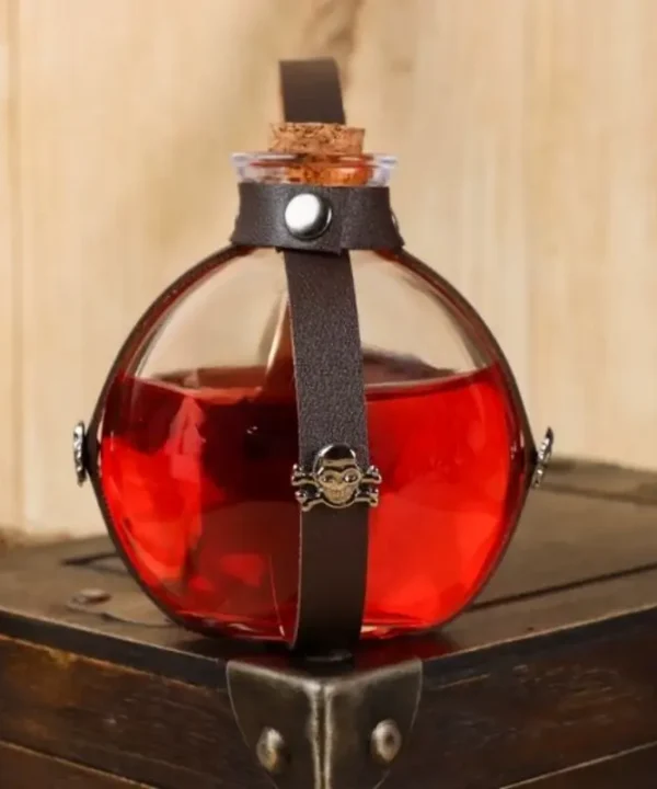 Fiole Potion Magique Sorcière, verre sphérique violet, harnais cuir noir têtes de mort argentées.