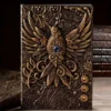 Grimoire du Phénix Éternel, couverture 3D cuir antique, phénix relief, gemmes bleues et ambrées.