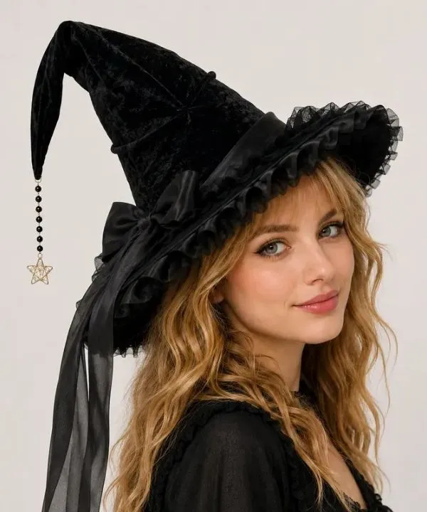 Élégant chapeau de sorcière noir en velours, pointe souple, nœud satin et étoile mystique dorée.