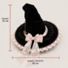 Chapeau de sorcière à nœud rose avec velours noir et finitions romantiques