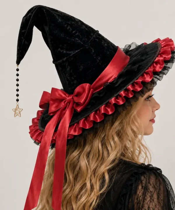 Chapeau de sorcière noir en velours avec bord rouge satiné et étoile dorée