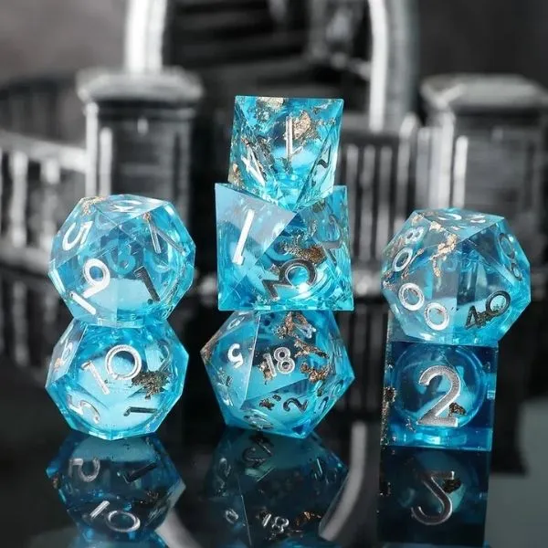 Set dés JDR Dragon Azur bleu, résine translucide, noyau liquide, bords tranchants.