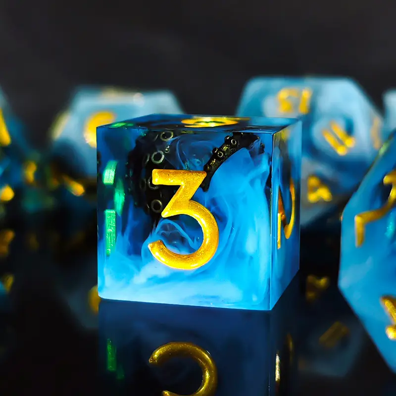 Set dés RPG Kraken bleu avec tentacule noir et chiffres dorés
