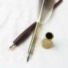 Coffret de calligraphie avec plume d’oie et encres de couleur